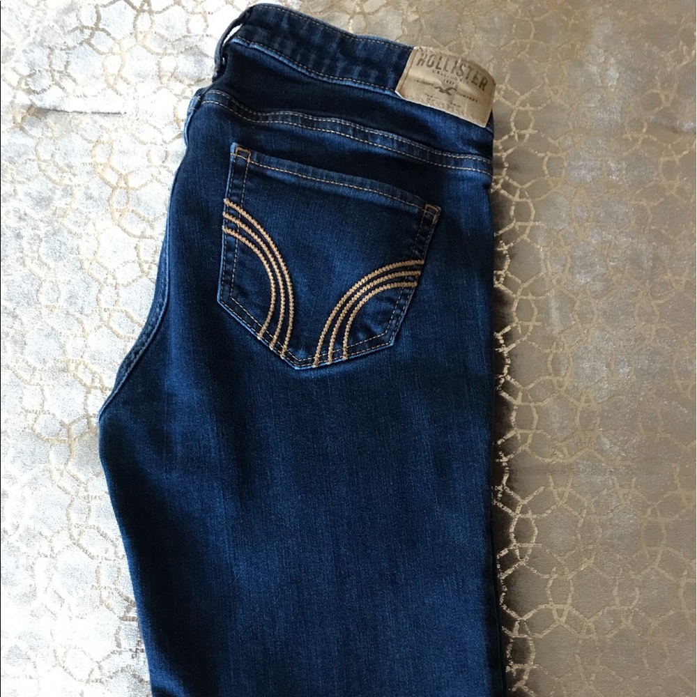 Hollister jeans! EUC. Sizing is on the tag